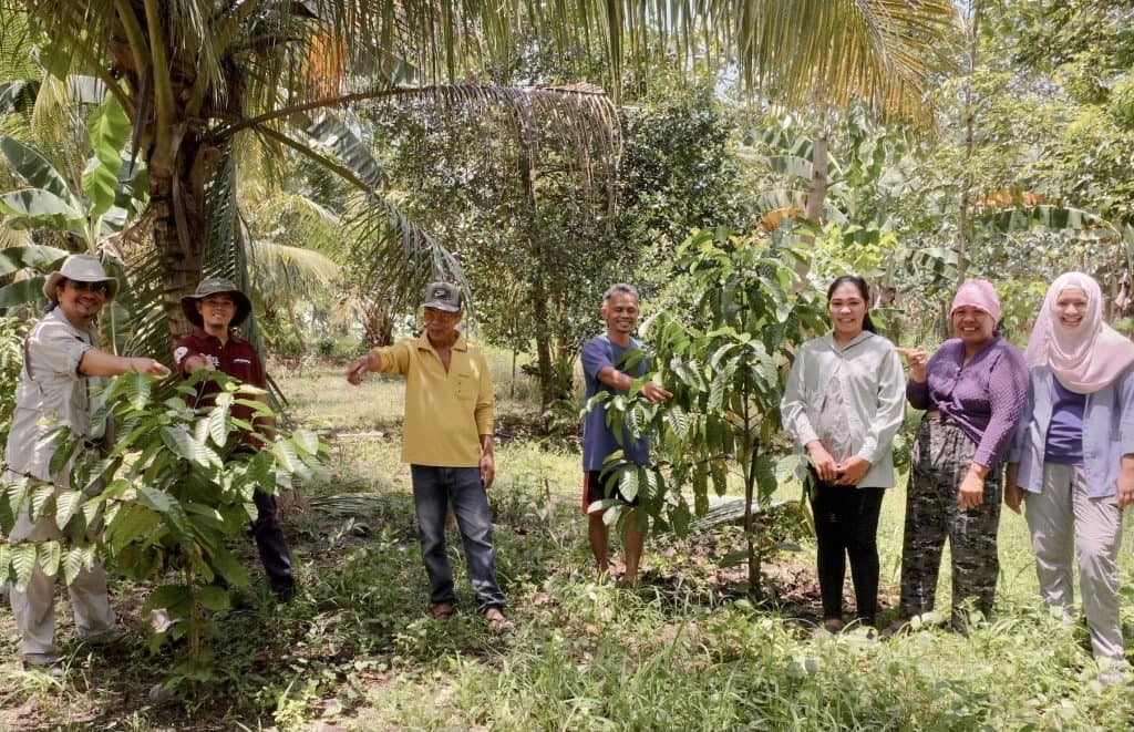 Article image: TRUE GRIT IN THE EYES OF A MORO FAMILY